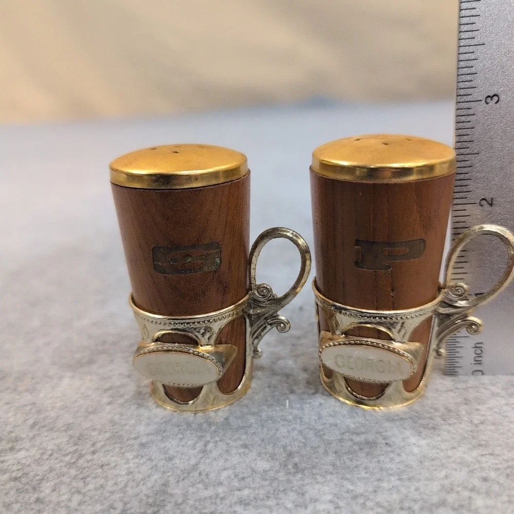 Vintage Wood Salt Pepper Shakers Gold Tone Holders‎ Georgia Souvenir Set